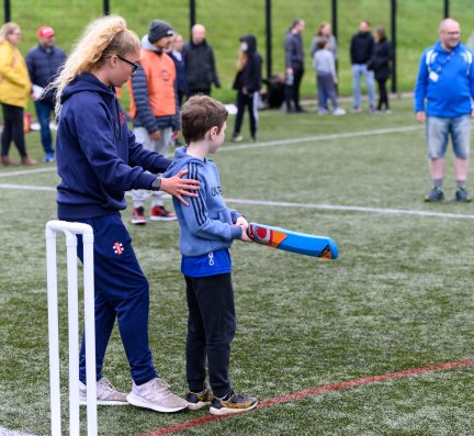 England stars urge kids to get playing cricket!